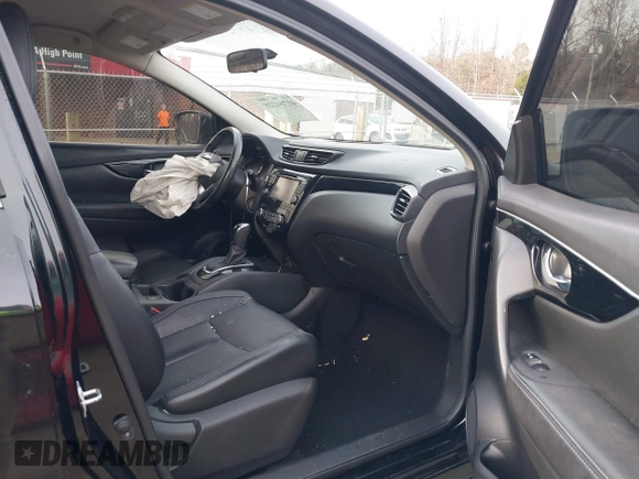 2017 Nissan Rogue Sport SL with VIN JN1BJ1CR1HW131942, listed as a IAAI auction lot 41784228 with 70,660 mi miles. Bid and sale history available at carsss.com. Image 5.