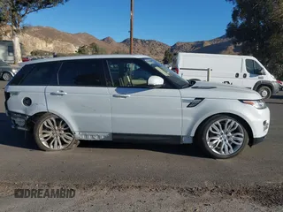 2016 Land Rover Range Rover Sport HSE z VIN SALWR2VF7GA567330, wystawiony jako IAAI lot #41058742 z przebiegiem 27 088 mil mil oraz . Historia ofert i sprzedaży dostępna na DreamBid. Obrazek 14.