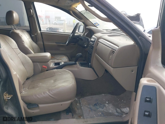 2004 Jeep Grand Cherokee Laredo with VIN 1J4GX48N74C385749, listed as a IAAI auction lot 41877421 with 141,255 mi miles. Bid and sale history available at carsss.com. Image 5.