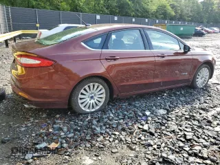 2016 Ford Fusion SE Hybrid z VIN 3FA6P0LU5GR377735, wystawiony jako Copart lot #58791955 z przebiegiem 135 798 mil mil oraz Szkoda całkowita • Salvage title. Historia ofert i sprzedaży dostępna na DreamBid. Obrazek 3.
