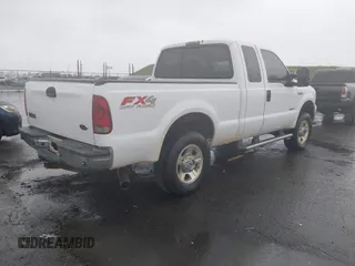 2007 Ford F-250 XL z VIN 1FTSX21P17EA71376, wystawiony jako IAAI lot #41729993 z przebiegiem 262 396 mil mil oraz . Historia ofert i sprzedaży dostępna na DreamBid. Obrazek 4.