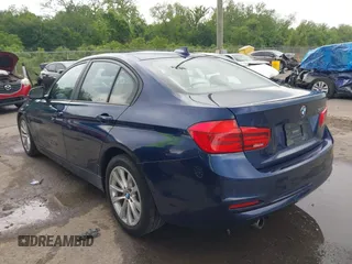 2017 BMW 3 Series 320i z VIN WBA8E1G3XHNU15607, wystawiony jako IAAI lot #42117103 z przebiegiem Nie podano mil oraz . Historia ofert i sprzedaży dostępna na DreamBid. Obrazek 3.