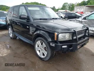 2011 Land Rover Range Rover Sport SC z VIN SALSH2E40BA267833, wystawiony jako IAAI lot #42255739 z przebiegiem 101 323 mil mil oraz . Historia ofert i sprzedaży dostępna na DreamBid. Obrazek 1.