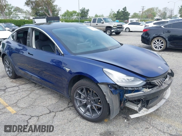 2020 Tesla Model 3 Standard Range Plus z VIN 5YJ3E1EA8LF785010, wystawiony jako IAAI lot #42130951 z przebiegiem 90 072 mil mil oraz . Historia ofert i sprzedaży dostępna na DreamBid. Obrazek 1.