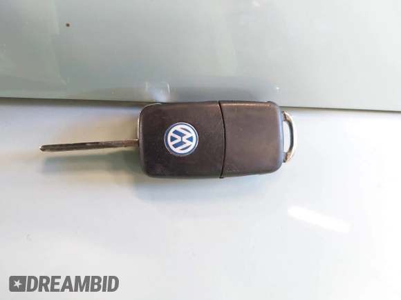 2006 Volkswagen Beetle z VIN 3VWRF31Y36M320055, wystawiony jako IAAI lot #42015054 z przebiegiem 123 350 mil mil oraz . Historia ofert i sprzedaży dostępna na DreamBid. Obrazek 11.