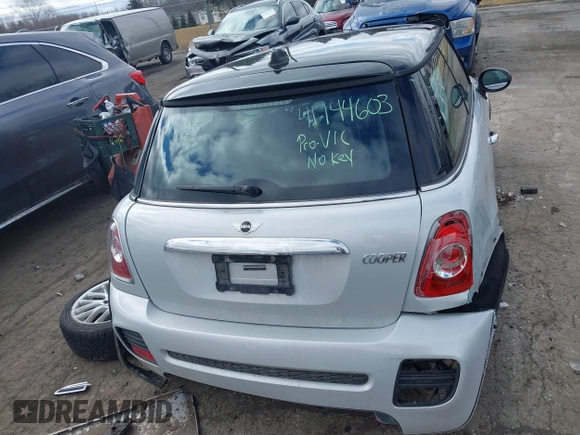 2013 MINI Cooper Hardtop with VIN WMWSU3C56DT374488, listed as a IAAI auction lot 41744603 with 82,678 mi miles. Bid and sale history available at carsss.com. Image 16.