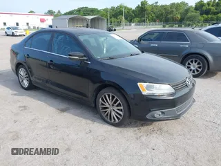 2011 Volkswagen Jetta SEL z VIN 3VWLX7AJ6BM394822, wystawiony jako IAAI lot #42360987 z przebiegiem 173 310 mil mil oraz . Historia ofert i sprzedaży dostępna na DreamBid. Obrazek 1.