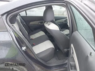 2015 Chevrolet Cruze LS z VIN 1G1PA5SH0F7274058, wystawiony jako IAAI lot #41735357 z przebiegiem 118 993 mil mil oraz . Historia ofert i sprzedaży dostępna na DreamBid. Obrazek 8.