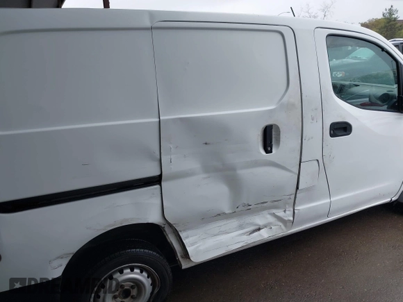 2014 Nissan NV200 S z VIN 3N6CM0KN0EK701502, wystawiony jako IAAI lot #41549271 z przebiegiem 122 060 mil mil oraz . Historia ofert i sprzedaży dostępna na DreamBid. Obrazek 6.
