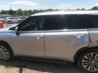 2023 Toyota Highlander L z VIN 5TDKDRAH7PS047667, wystawiony jako IAAI lot #42346321 z przebiegiem 24 917 mil mil oraz . Historia ofert i sprzedaży dostępna na DreamBid. Obrazek 14.