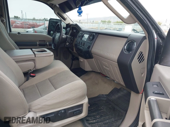 2008 Ford Super Duty F-250 SRW XL with VIN 1FTSX21548EA50876, listed as a IAAI auction lot 41540247 with 263,132 mi miles. Bid and sale history available at carsss.com. Image 5.