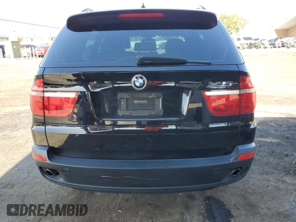 2008 BMW X5 3.0si z VIN 5UXFE43598L001053, wystawiony jako Copart lot #56243905 z przebiegiem 118 089 mil mil oraz Szkoda całkowita • Salvage title. Historia ofert i sprzedaży dostępna na DreamBid. Obrazek 6.