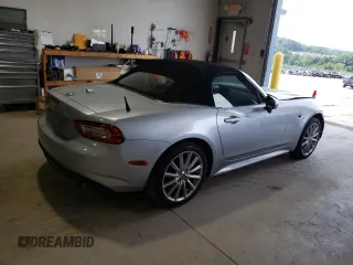 2019 FIAT 124 Spider Urbana Edition z VIN JC1NFAEK3K0141858, wystawiony jako Copart lot #59643304 z przebiegiem 120 343 mil mil oraz Szkody całkowita. Historia ofert i sprzedaży dostępna na DreamBid. Obrazek 3.