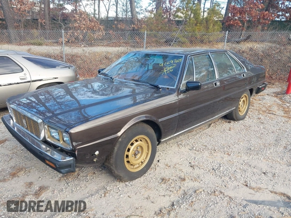 1982 Maserati Quattroporte z VIN ZAMBC1102CA301920, wystawiony jako IAAI lot #41297603 z przebiegiem 62 287 mil mil oraz . Historia ofert i sprzedaży dostępna na DreamBid. Obrazek 18.