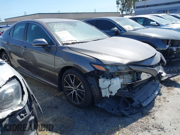 2022 Toyota Camry SE with VIN 4T1T11AKXNU683921, listed as a IAAI auction lot 41667833 with 26,578 mi miles and . Bid and sale history available at DreamBid. Image 1.