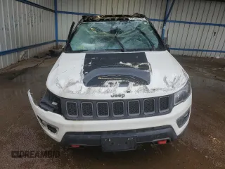 2019 Jeep Compass Trailhawk z VIN 3C4NJDDB3KT671061, wystawiony jako Copart lot #57349315 z przebiegiem Nie podano mil oraz Szkoda całkowita • Salvage title. Historia ofert i sprzedaży dostępna na DreamBid. Obrazek 5.