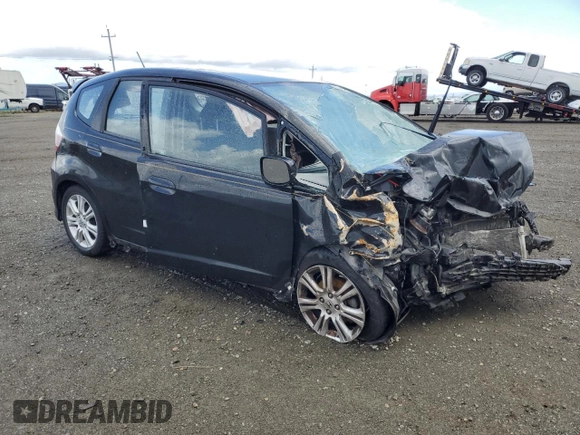 2009 Honda Fit Sport z VIN JHMGE88409S050001, wystawiony jako Copart lot #56575235 z przebiegiem Nie podano mil oraz Nie do naprawy • Non repairable. Historia ofert i sprzedaży dostępna na DreamBid. Obrazek 4.