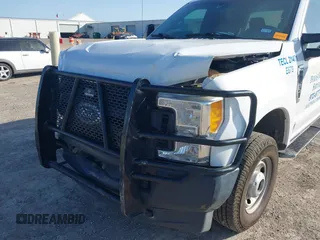 2017 Ford F-250 Lariat z VIN 1FT7W2B67HEF00259, wystawiony jako IAAI lot #41954068 z przebiegiem 146 336 mil mil oraz . Historia ofert i sprzedaży dostępna na DreamBid. Obrazek 6.