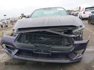 2024 Ford Mustang EcoBoost z VIN 1FA6P8TH4R5118287, wystawiony jako IAAI lot #41879332 z przebiegiem 18 301 mil mil oraz . Historia ofert i sprzedaży dostępna na DreamBid. Obrazek 12.