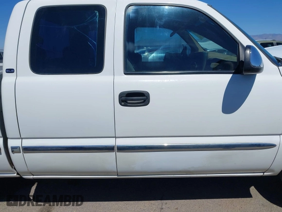 2000 GMC New Sierra 1500 SL with VIN 2GTEC19V0Y1143564, listed as a IAAI auction lot 41839246 with 203,433 mi miles. Bid and sale history available at carsss.com. Image 14.