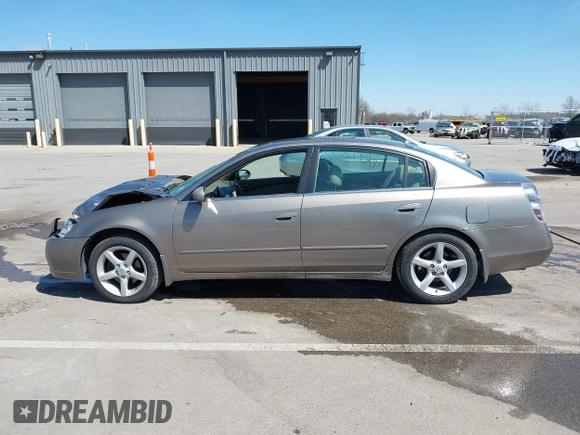 2005 Nissan Altima SE z VIN 1N4BL11D65C148642, wystawiony jako IAAI lot #42056330 z przebiegiem 81 328 mil mil oraz . Historia ofert i sprzedaży dostępna na DreamBid. Obrazek 14.