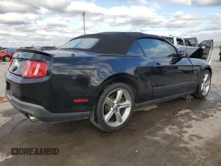 2010 Ford Mustang GT z VIN 1ZVBP8FH8A5138001, wystawiony jako Copart lot #81775734 z przebiegiem 90 489 mil mil oraz Szkoda całkowita • Salvage title. Historia ofert i sprzedaży dostępna na DreamBid. Obrazek 3.