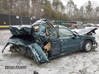 1998 Mercedes-Benz C 230/260/280/320 z VIN WDBHA23G7WA578330, wystawiony jako Copart lot #58569875 z przebiegiem Nie podano mil oraz Nie do naprawy • Non repairable. Historia ofert i sprzedaży dostępna na DreamBid. Obrazek 3.