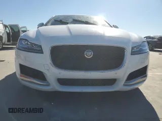 2016 Jaguar XF 35t Premium with VIN SAJBJ4BV4GCY21571, listed as a Copart auction lot 81919884 with 161,299 mi miles and Clean Title. Bid and sale history available at carsss.com. Image 5.