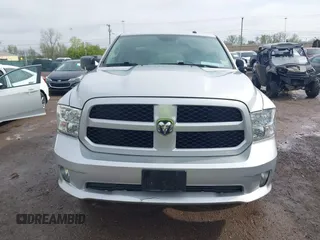 2017 Ram 1500 Express z VIN 3C6RR7KT0HG793912, wystawiony jako IAAI lot #42117201 z przebiegiem 111 728 mil mil oraz . Historia ofert i sprzedaży dostępna na DreamBid. Obrazek 13.
