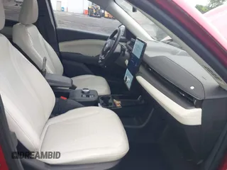 2022 Ford Mustang Mach-E Premium z VIN 3FMTK3SU8NMA03382, wystawiony jako IAAI lot #42534414 z przebiegiem 47 364 mil mil oraz . Historia ofert i sprzedaży dostępna na DreamBid. Obrazek 5.
