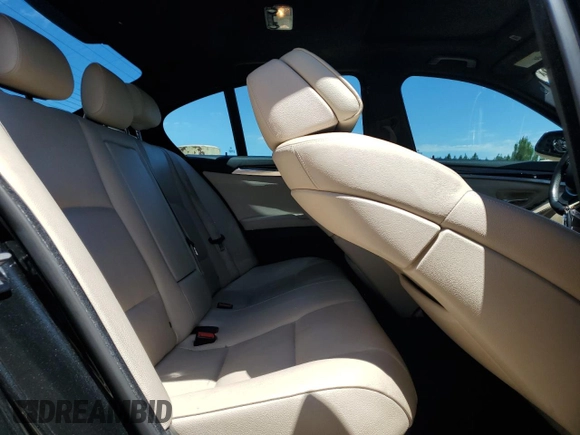 2012 BMW 5 Series 535i z VIN WBAFR7C51CC808325, wystawiony jako Copart lot #57552695 z przebiegiem 167 528 mil mil oraz Szkoda całkowita • Salvage title. Historia ofert i sprzedaży dostępna na DreamBid. Obrazek 10.
