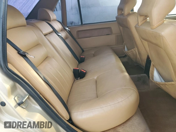 1993 Volvo 900 z VIN YV1JS8318P1140782, wystawiony jako Copart lot #41431855 z przebiegiem 141 139 mil mil oraz Szkoda całkowita • Salvage title. Historia ofert i sprzedaży dostępna na DreamBid. Obrazek 10.