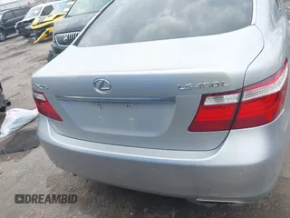 2007 Lexus LS 460 L z VIN JTHGL46F375014513, wystawiony jako IAAI lot #42124510 z przebiegiem Nie podano mil oraz . Historia ofert i sprzedaży dostępna na DreamBid. Obrazek 16.