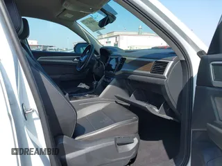 2022 Volkswagen Atlas SE z VIN 1V2WR2CA1NC519384, wystawiony jako IAAI lot #40548286 z przebiegiem 37 093 mil mil oraz . Historia ofert i sprzedaży dostępna na DreamBid. Obrazek 5.