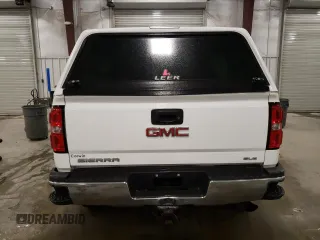 2016 GMC Sierra 2500HD SLE z VIN 1GT12SEG2GF272752, wystawiony jako Copart lot #79693704 z przebiegiem 200 684 mil mil oraz Szkoda całkowita • Salvage title. Historia ofert i sprzedaży dostępna na DreamBid. Obrazek 6.