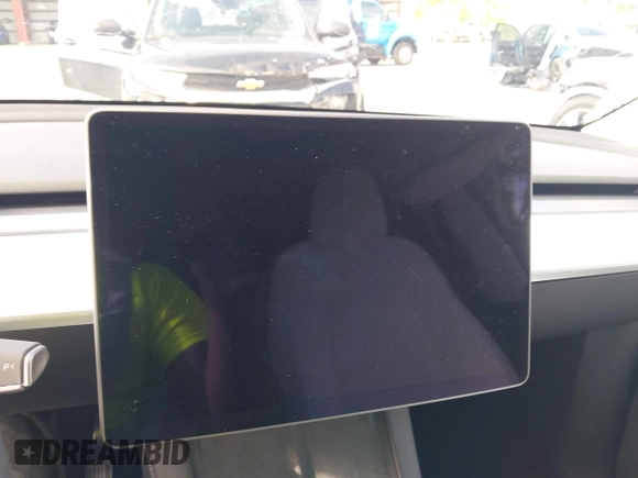 2025 Tesla Model Y Long Range z VIN 7SAYGDED0SF256650, wystawiony jako IAAI lot #41993206 z przebiegiem Nie podano mil oraz . Historia ofert i sprzedaży dostępna na DreamBid. Obrazek 15.