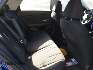 2022 Hyundai Elantra SEL z VIN 5NPLN4AG8NH060510, wystawiony jako IAAI lot #40845087 z przebiegiem Nie podano mil oraz . Historia ofert i sprzedaży dostępna na DreamBid. Obrazek 8.