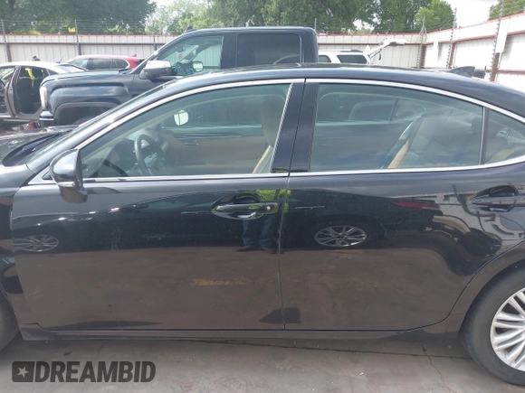 2016 Lexus ES with VIN 58ABK1GG0GU004813, listed as a IAAI auction lot 42114069 with 111,622 mi miles. Bid and sale history available at carsss.com. Image 15.