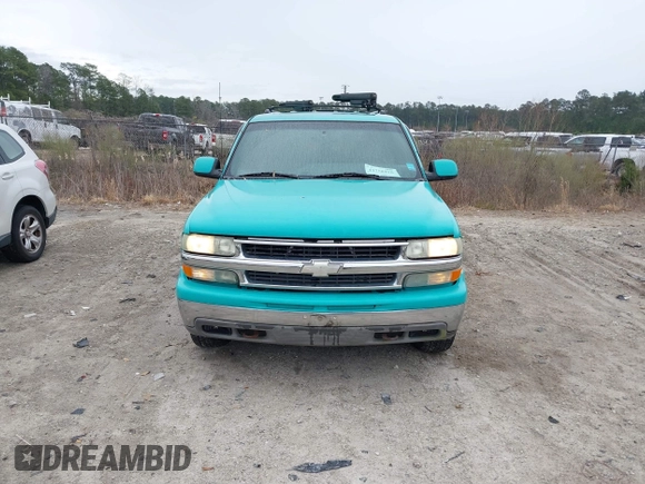 2000 Chevrolet Suburban LT with VIN 3GNFK16T8YG220495, listed as a IAAI auction lot 41758910 with 258,226 mi miles. Bid and sale history available at carsss.com. Image 6.