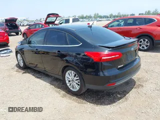 2016 Ford Focus Titanium z VIN 1FADP3J20GL310467, wystawiony jako IAAI lot #42478332 z przebiegiem 214 479 mil mil oraz . Historia ofert i sprzedaży dostępna na DreamBid. Obrazek 3.