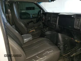 2008 Chevrolet Express Cargo z VIN 1GCFG15XX81181373, wystawiony jako Copart lot #81932134 z przebiegiem Nie podano mil oraz Szkoda całkowita • Salvage title. Historia ofert i sprzedaży dostępna na DreamBid. Obrazek 8.