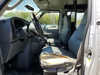 2007 Ford Econoline Cargo Commercial with VIN 1FTNE14W17DB31257, listed as a Copart auction lot 55140055 with 318,512 mi miles and Clean Title. Bid and sale history available at DreamBid. Image 7.