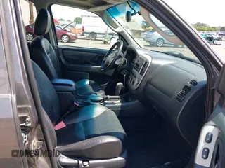 2005 Ford Escape Limited с VIN 1FMCU94115KD86427, выставлен на аукционе IAAI как лот 42322957 с пробегом 153 941 миль миль и . История ставок и продаж доступна на DreamBid. Изображение 5.