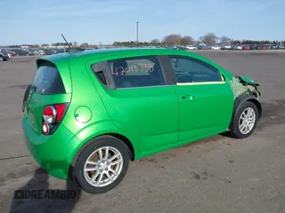 2016 Chevrolet Sonic LT z VIN 1G1JC6SH8G4146885, wystawiony jako IAAI lot #42018388 z przebiegiem 190 010 mil mil oraz . Historia ofert i sprzedaży dostępna na DreamBid. Obrazek 4.
