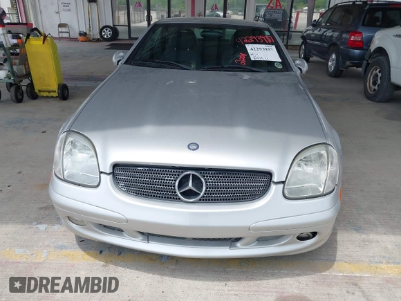 2001 Mercedes-Benz SLK 230/320 z VIN WDBKK65F91F207521, wystawiony jako IAAI lot #42293937 z przebiegiem 30 919 mil mil oraz . Historia ofert i sprzedaży dostępna na DreamBid. Obrazek 6.