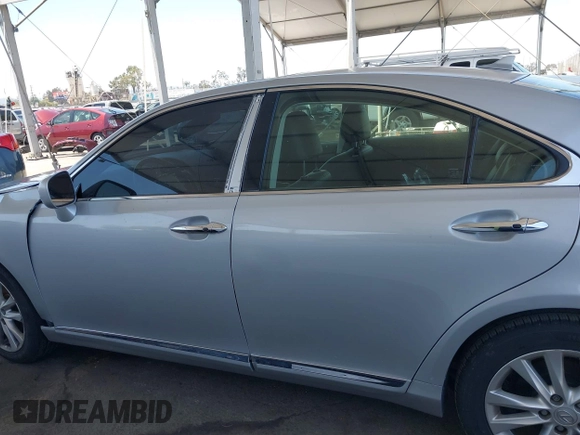 2012 Lexus ES 330 z VIN JTHBK1EGXC2495247, wystawiony jako IAAI lot #42398001 z przebiegiem 135 058 mil mil oraz . Historia ofert i sprzedaży dostępna na DreamBid. Obrazek 15.