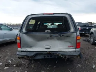 2002 GMC Yukon XL SLT with VIN 3GKFK16Z72G344251, listed as a IAAI auction lot 41644337 with 196,118 mi miles. Bid and sale history available at carsss.com. Image 16.