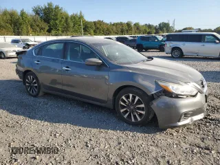 2017 Nissan Altima SV with VIN 1N4AL3AP0HC190939, listed as a Copart auction lot 75935684 with 137,376 mi miles and Salvage Title. Bid and sale history available at carsss.com. Image 4.