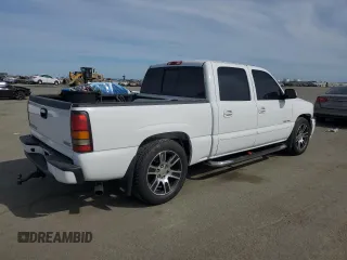 2005 GMC Sierra Denali z VIN 2GTEK63N951344416, wystawiony jako Copart lot #45877865 z przebiegiem 150 707 mil mil oraz Nie do naprawy. Historia ofert i sprzedaży dostępna na DreamBid. Obrazek 3.