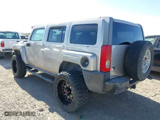 2008 Hummer H3 SUV with VIN 5GTEN13EX88178573, listed as a IAAI auction lot 42058752 with 122,114 mi miles. Bid and sale history available at carsss.com. Image 3.